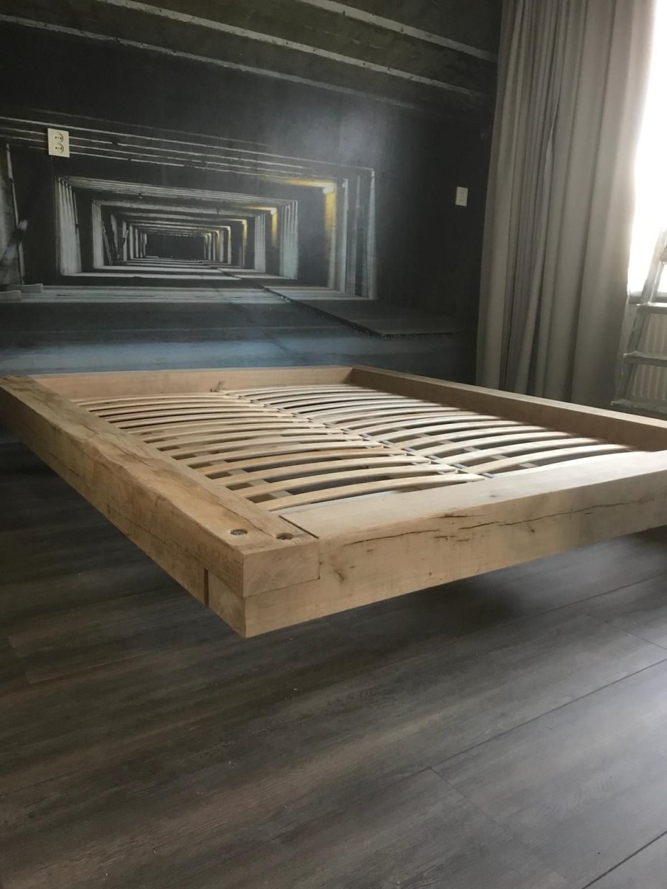 Парящая кровать из поддонов