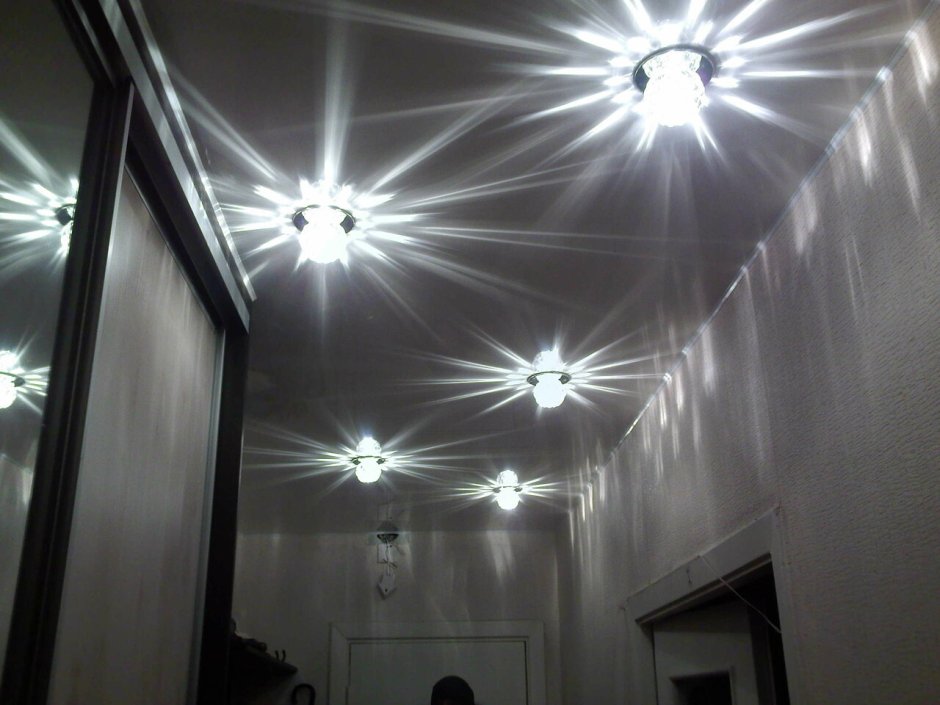 Точечные светильники для натяжных потолков