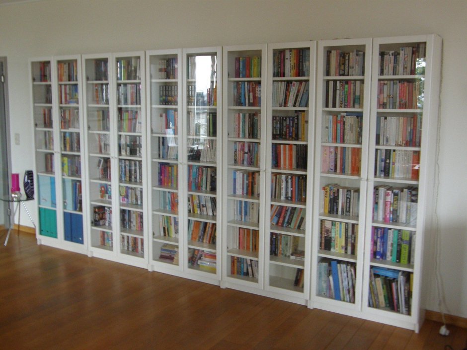 Встроенный книжный шкаф