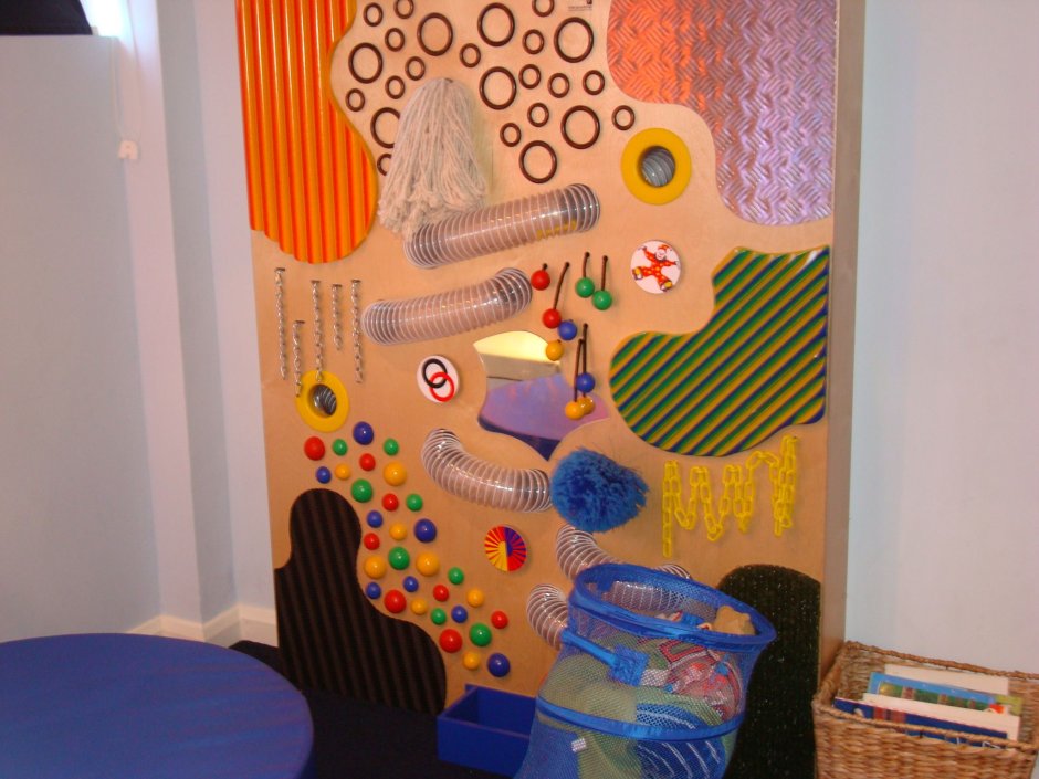 Сенсорная стена в детском саду