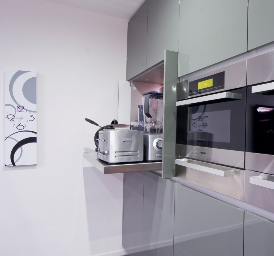 Современный шкаф для кухонной техники