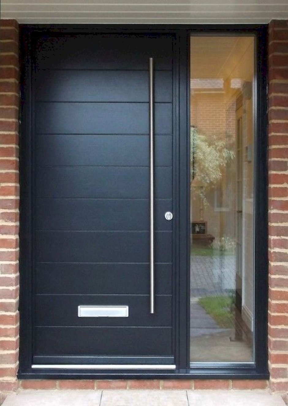 Алюминиевая дверь входная черная со стеклом