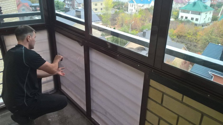 Матовая пленка на стекло балкона