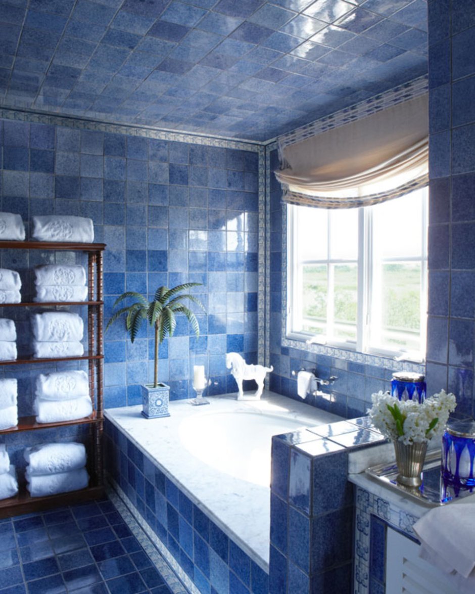 Синяя плитка в ванную комнату