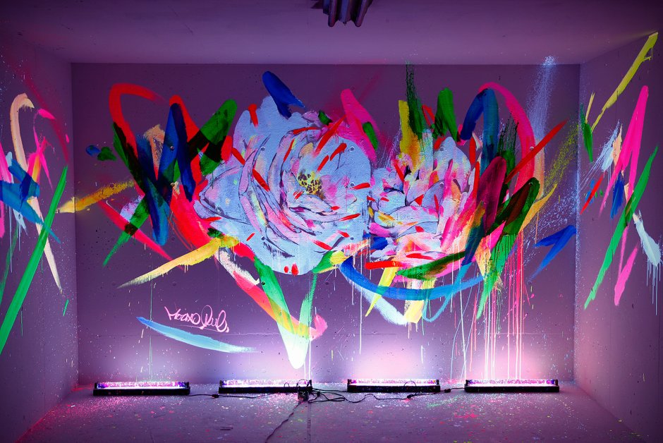 Флуоресцентная роспись стен