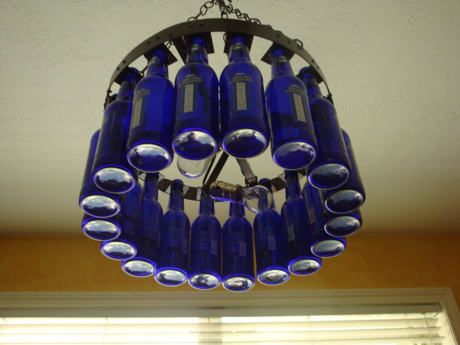 Светильник из пивных бутылок