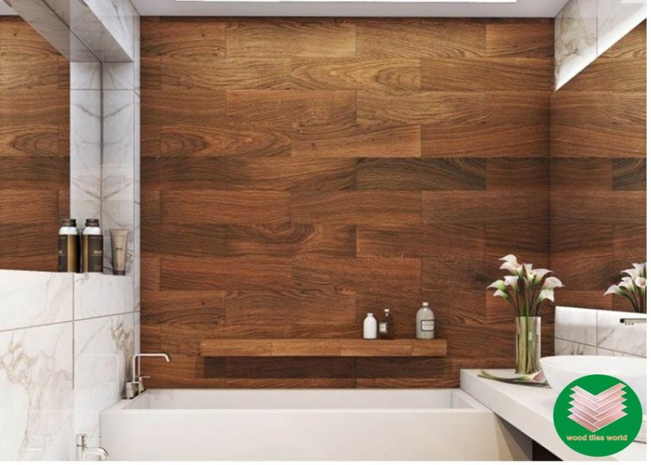 Ванная с плиткой под дерево