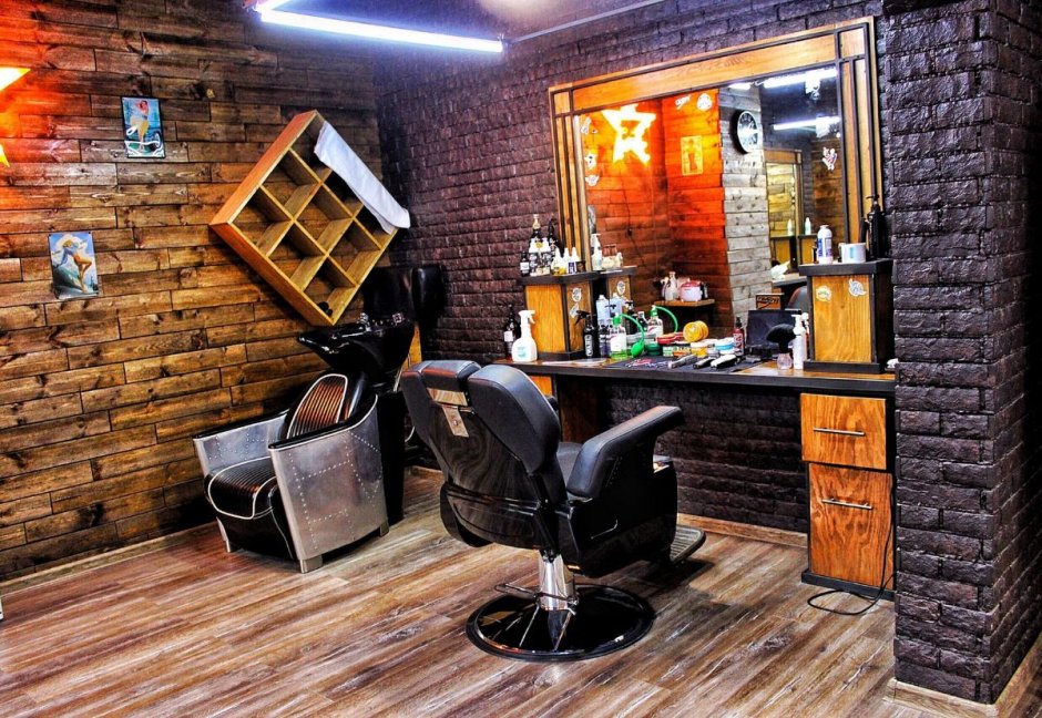 Интерьер мужского зала парикмахерской