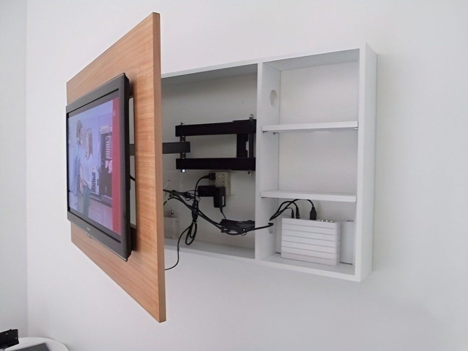 Телевизор на стене в гостиной