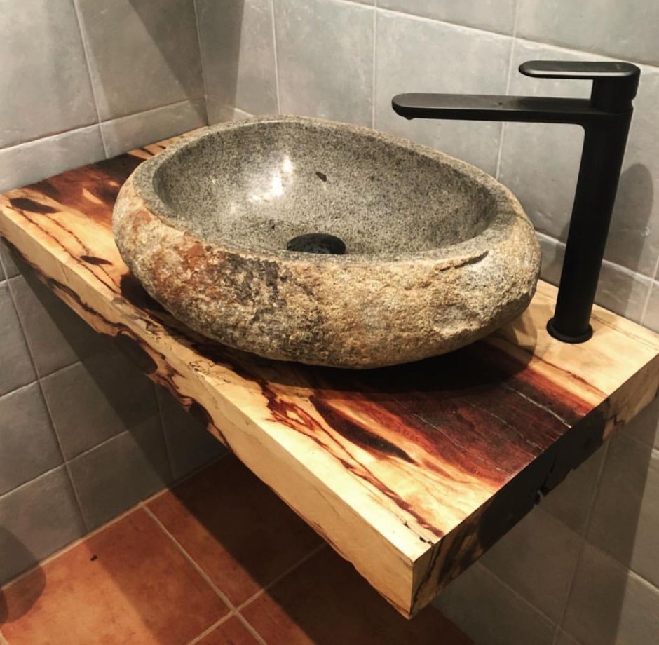Раковина из камня в ванную