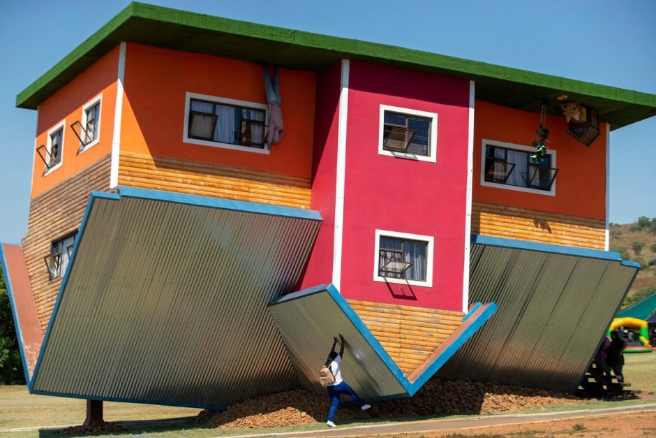 Перевернутый дом (upside down House). Шимбарк, Польша