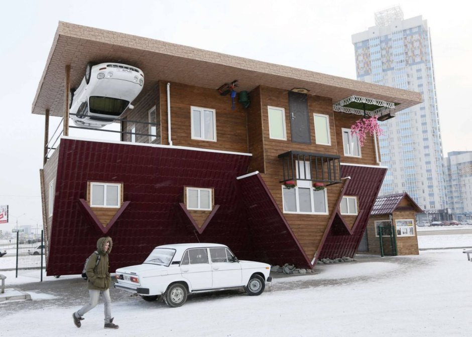Перевернутый дом в Красноярске
