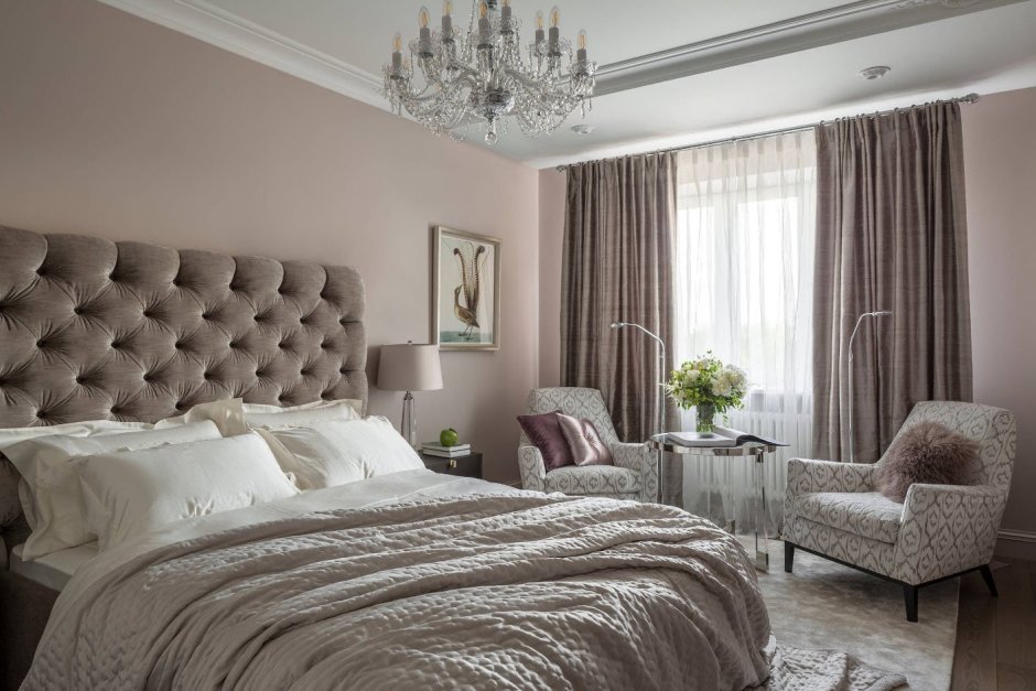 Кресло в интерьере гостиной