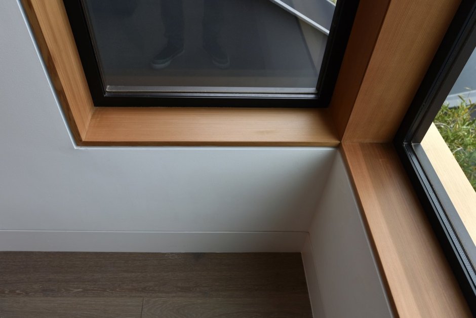 Деревянные откосы в квартире e