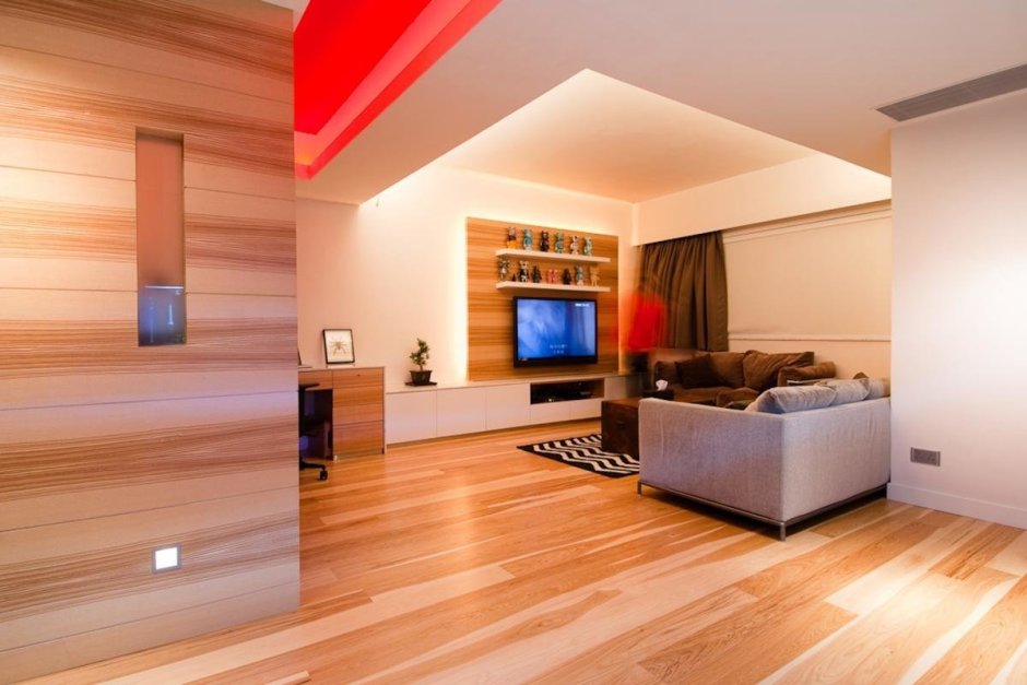 Прилитка в Холл. На пол Версаче