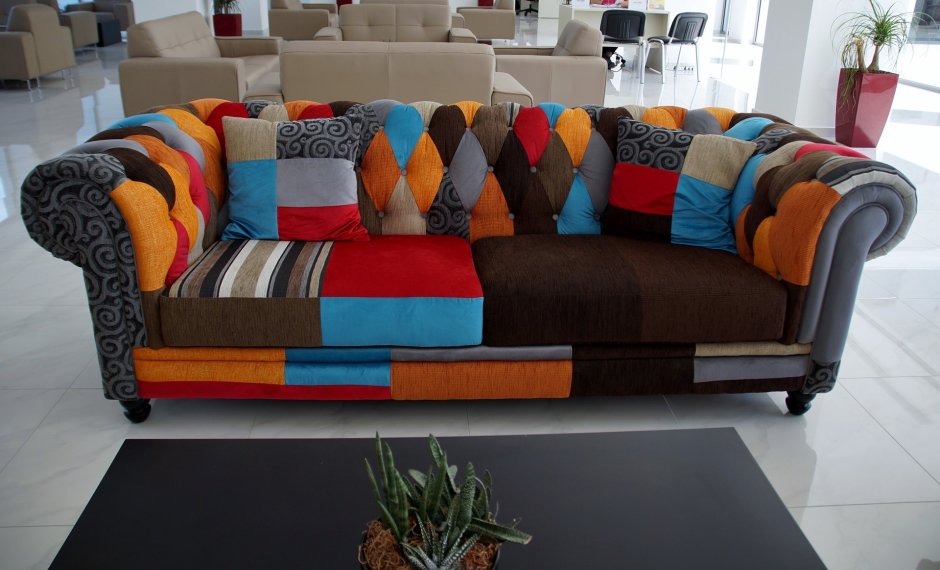 Разноцветный диван