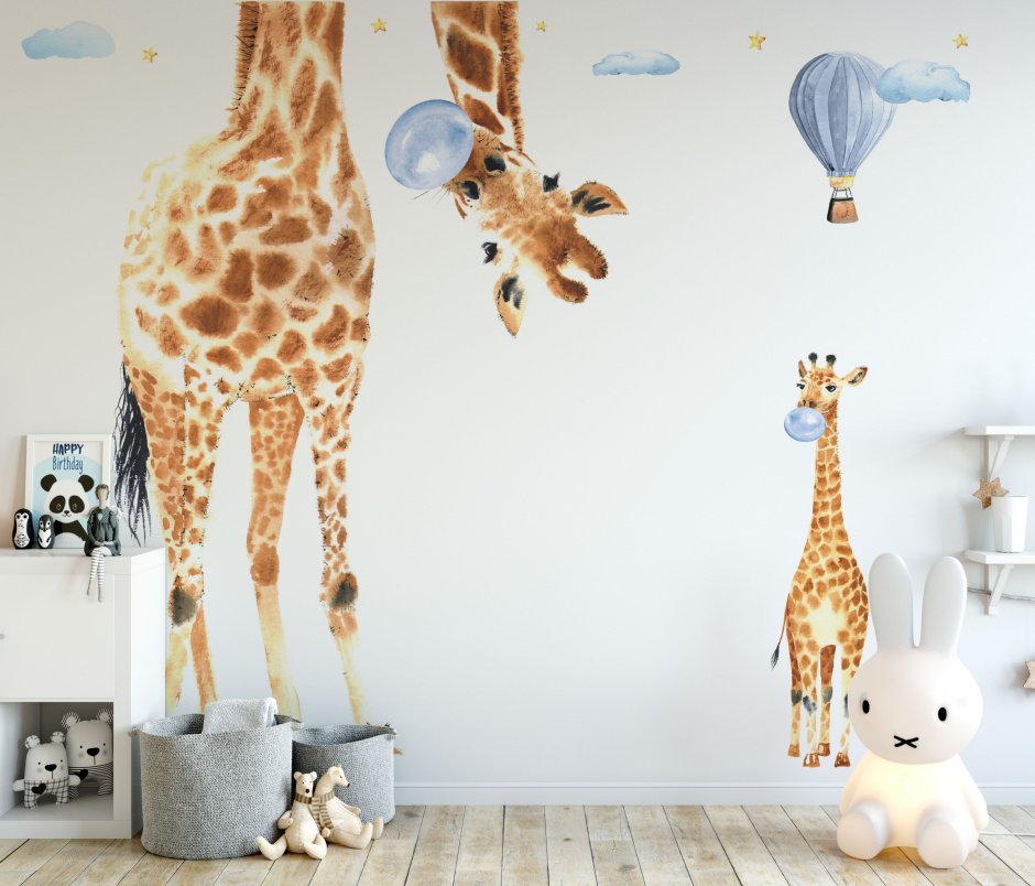 Жираф в комнате