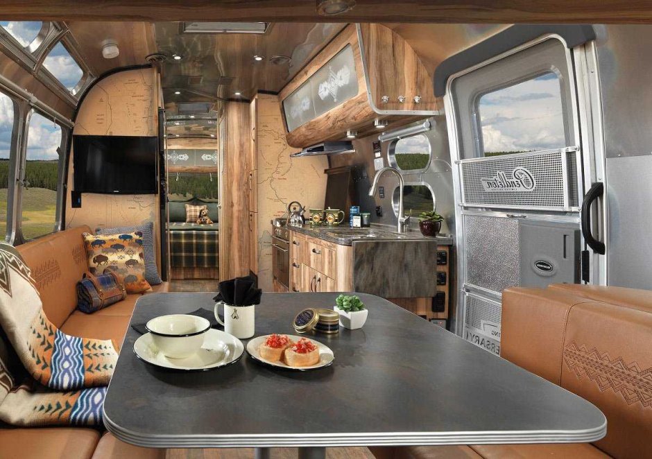 Автодом Airstream