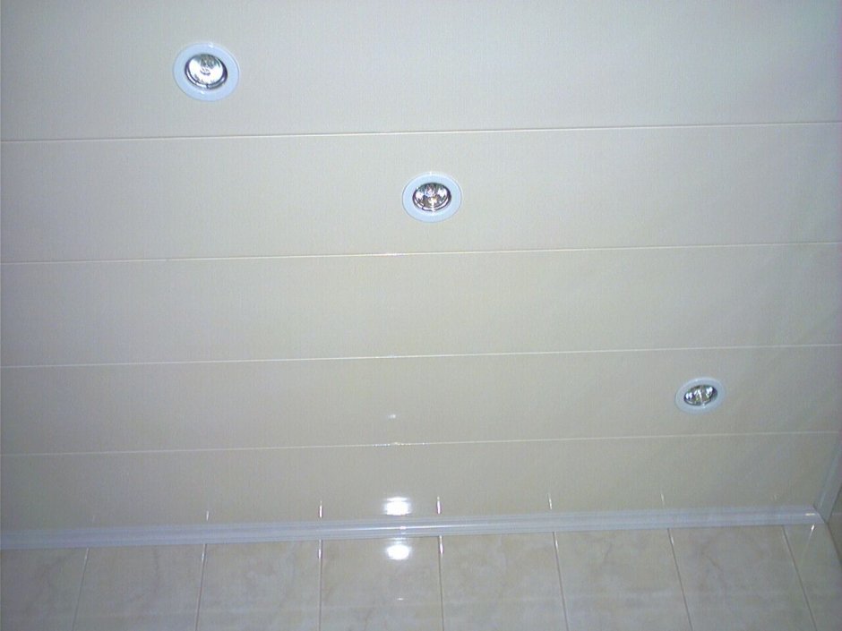 Потолок пластиковый в ванну
