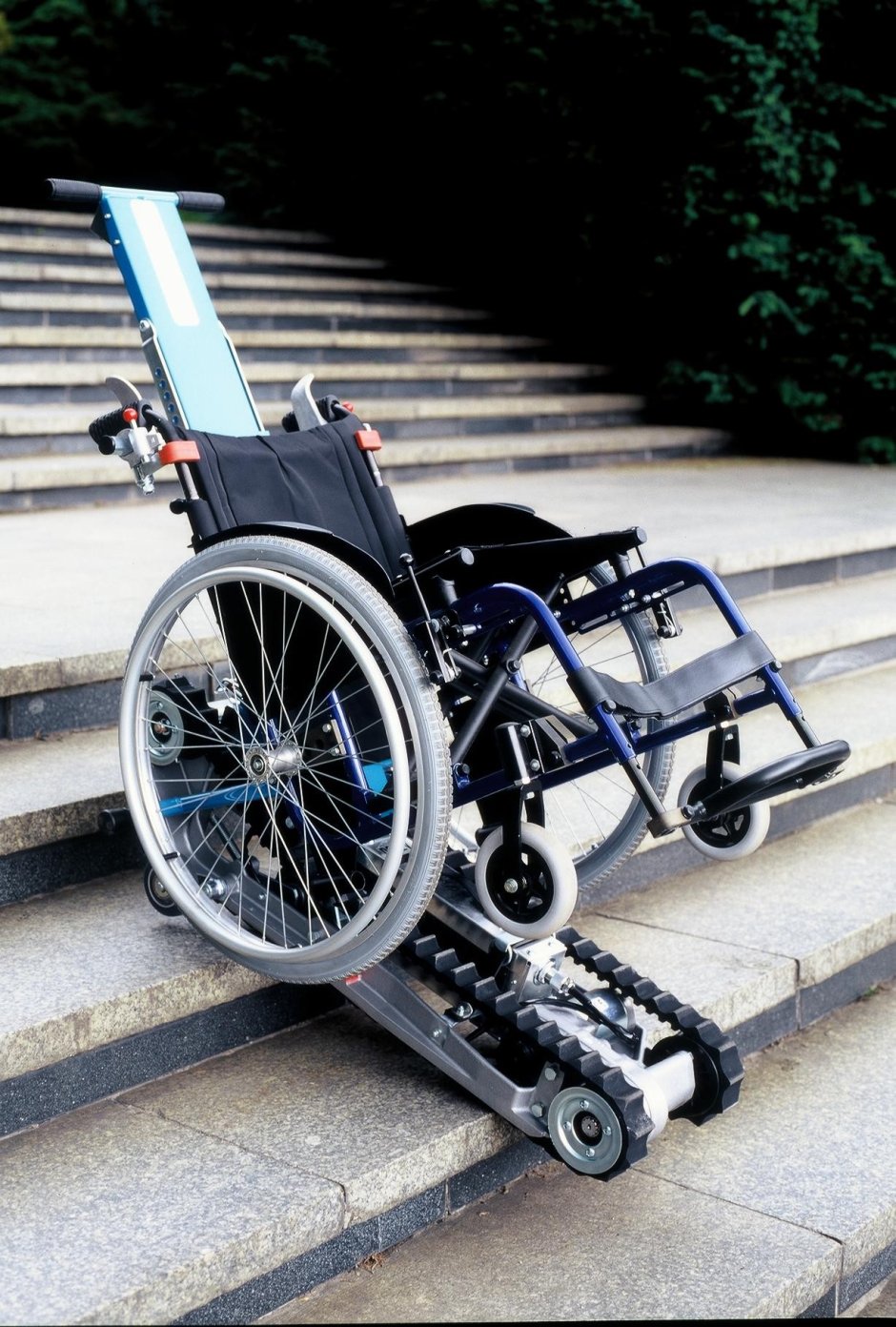 Лестничный гусеничный подъёмник для инвалидов колясочников Roby t09