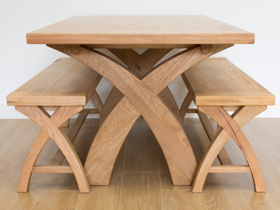 Деревянный столик