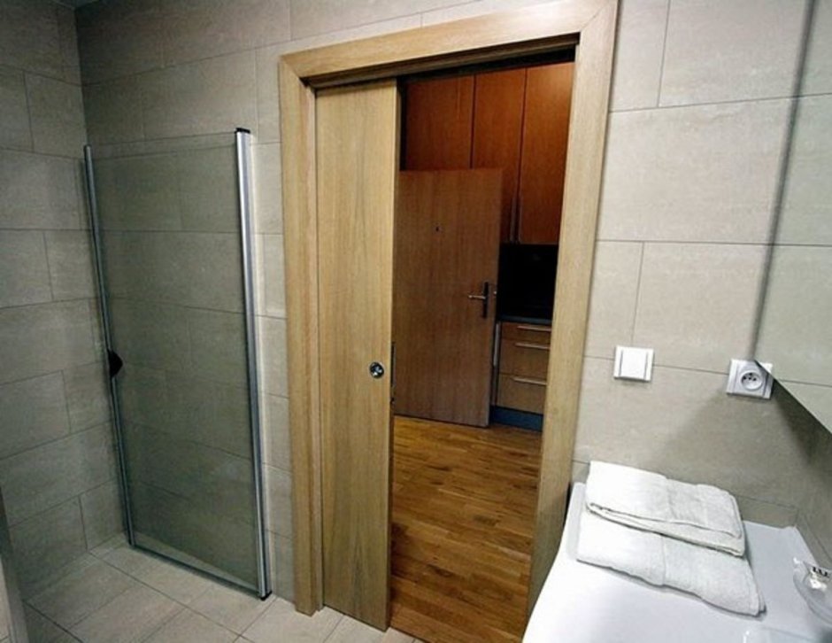 Раздвижная дверь в туалет