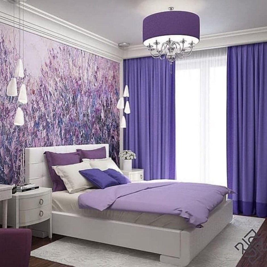 Фиолетовая спальня на мансарде