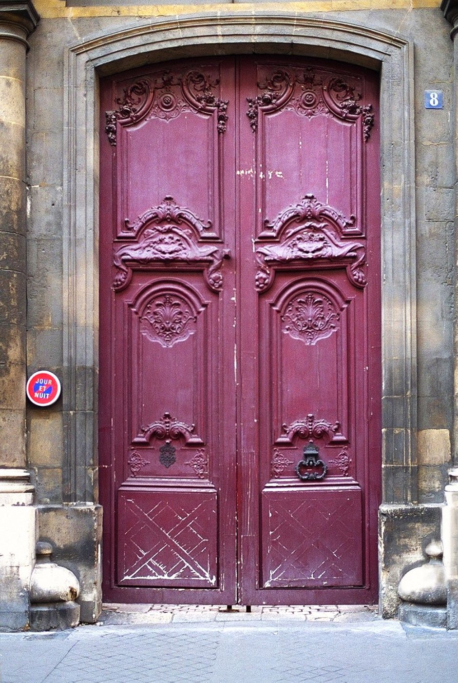 Парадные двери Парижа