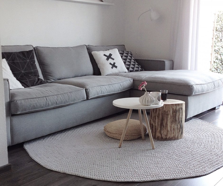 Серый угловой диван в интерьере