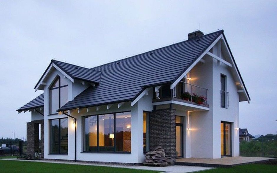 Современный дом с двухскатной крышей