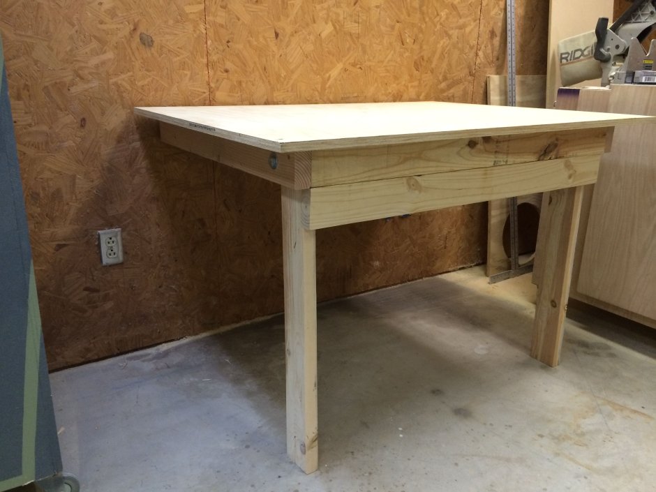 Складной стол для мастерской