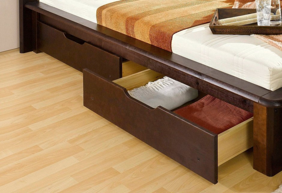 Кровать из мебельного щита с ящиками