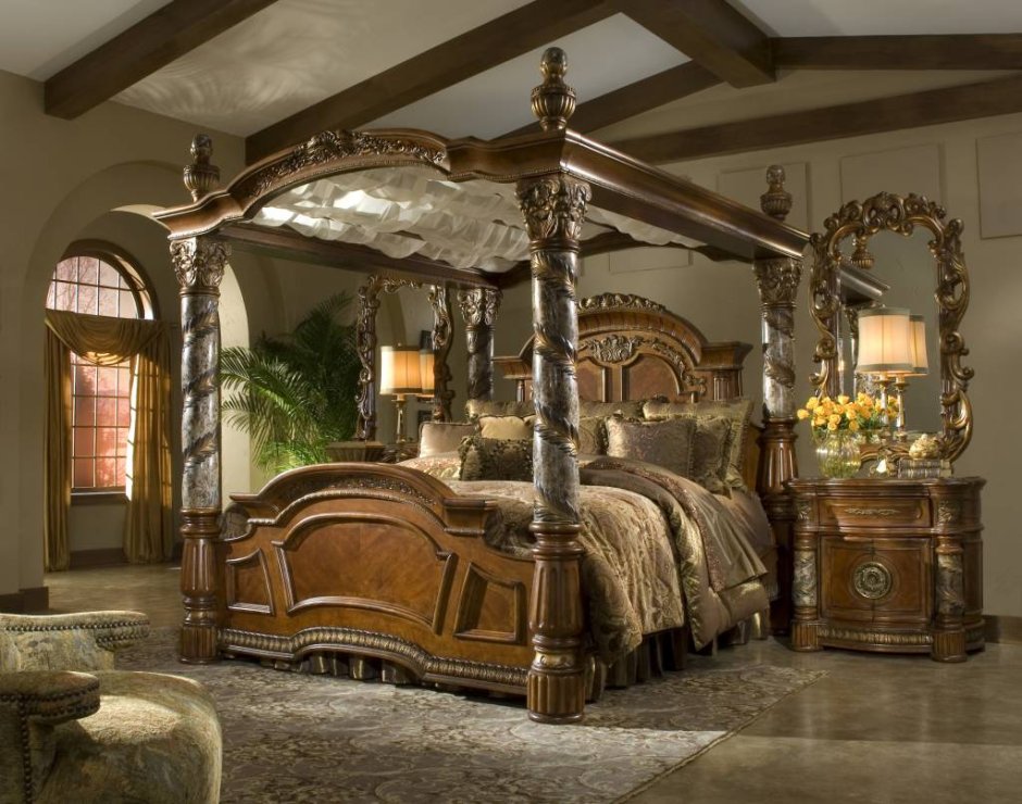 Кровать Кинг сайз с балдахином деревянная
