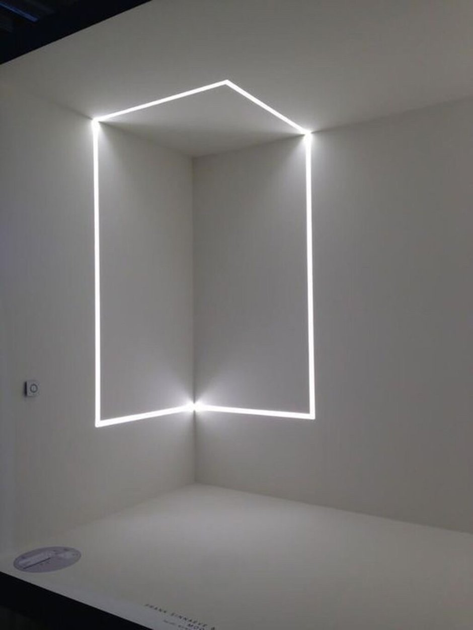 Линейная подсветка в стене