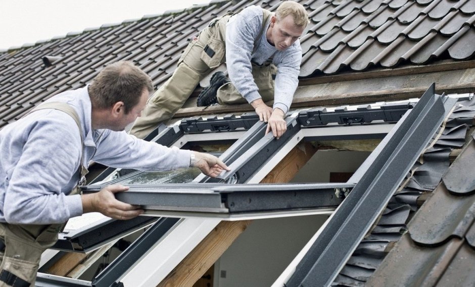 Монтаж мансардного окна Velux