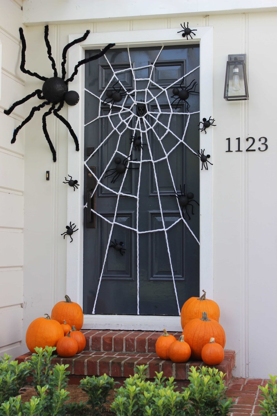 Декор двери на Хэллоуин