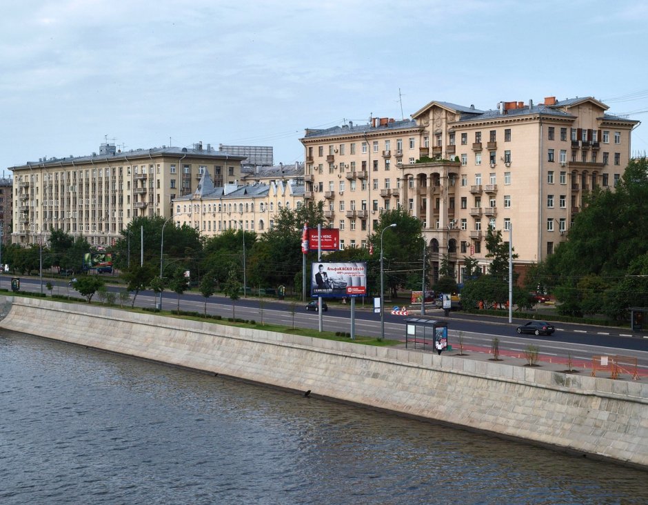 Набережная в Хамовниках в Москве
