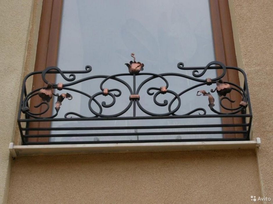 Решетки для цветов на окна кованые