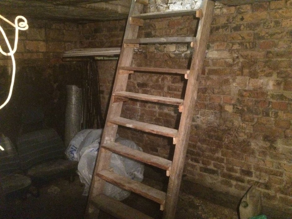 Складная лестница в подвал