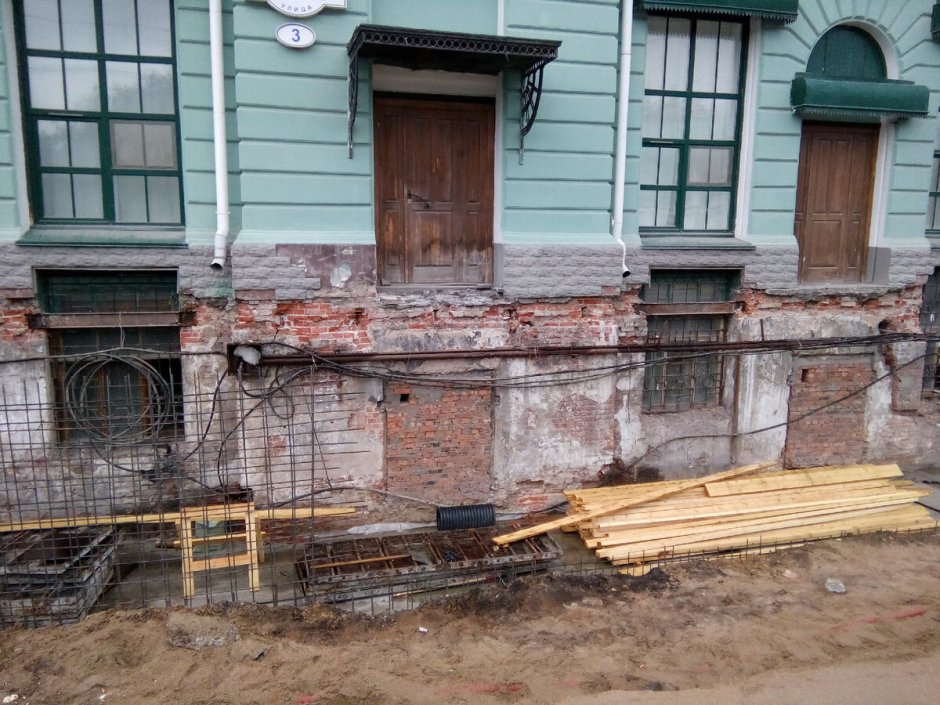 Питер раскопали цокольный этаж