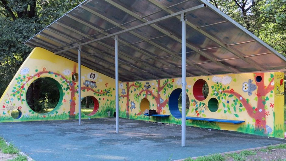 Украшение стен веранды в детском саду