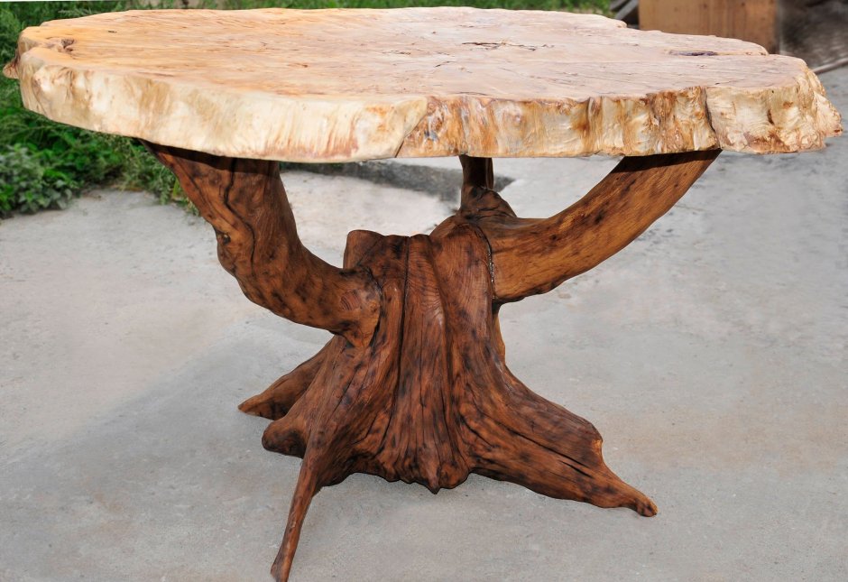 Стол из пенька дерева