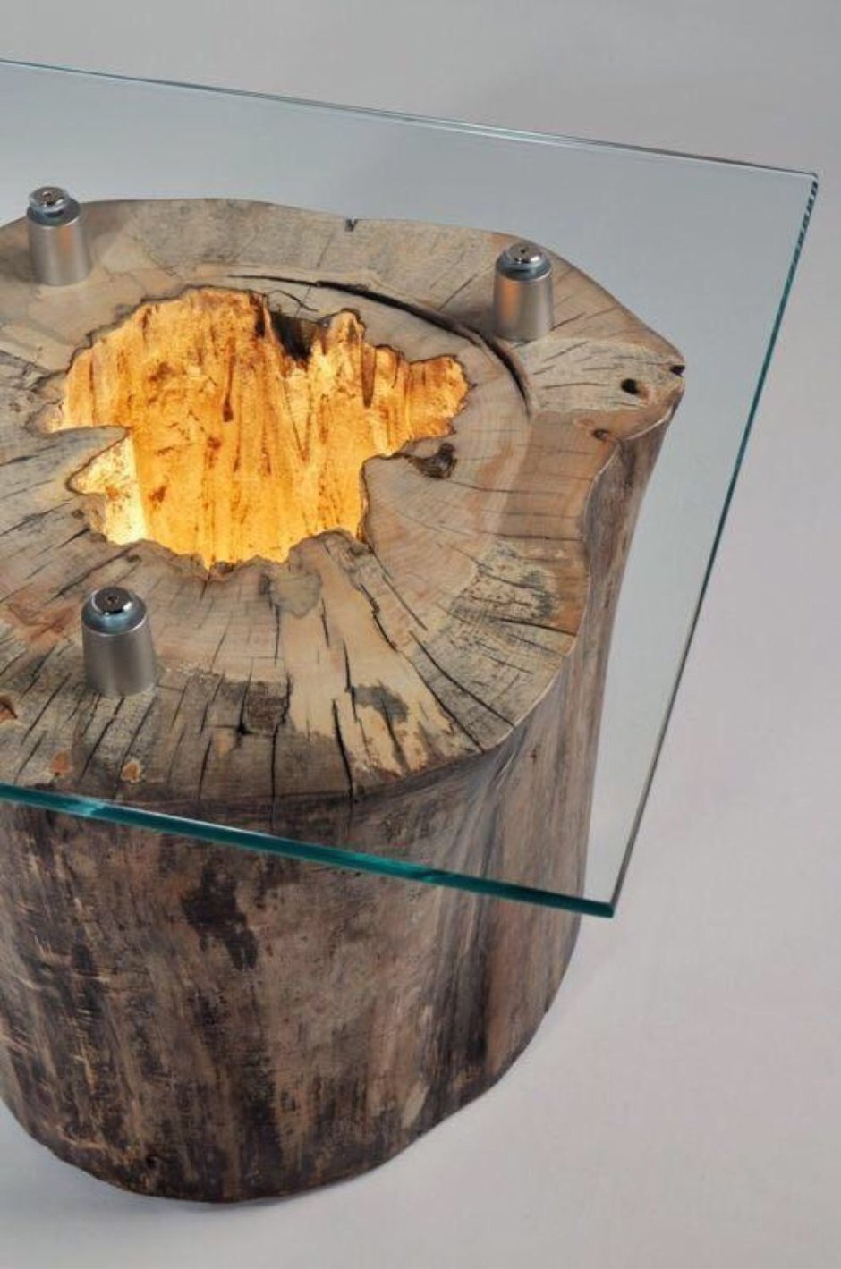 Стол из пенька дерева
