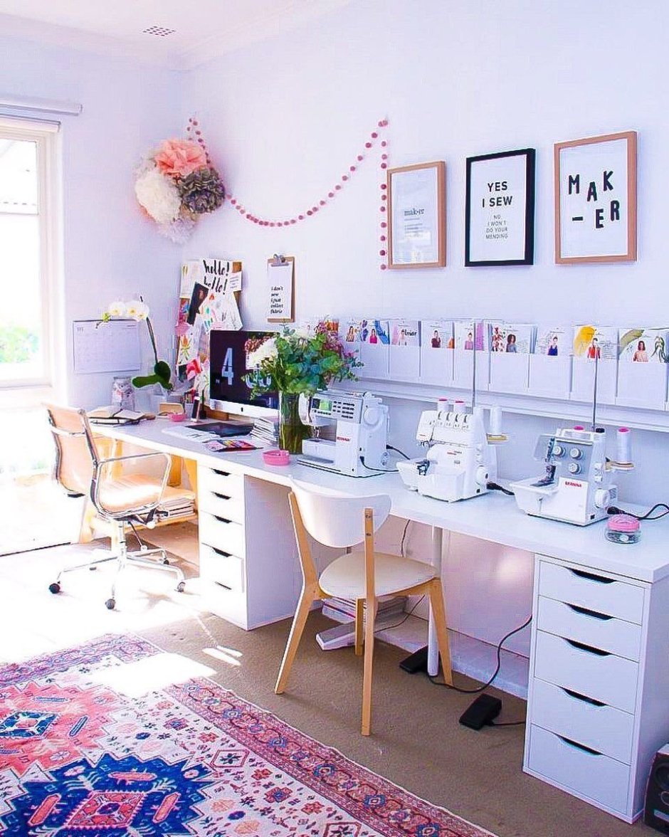 Рабочие столы для швеи в комнату