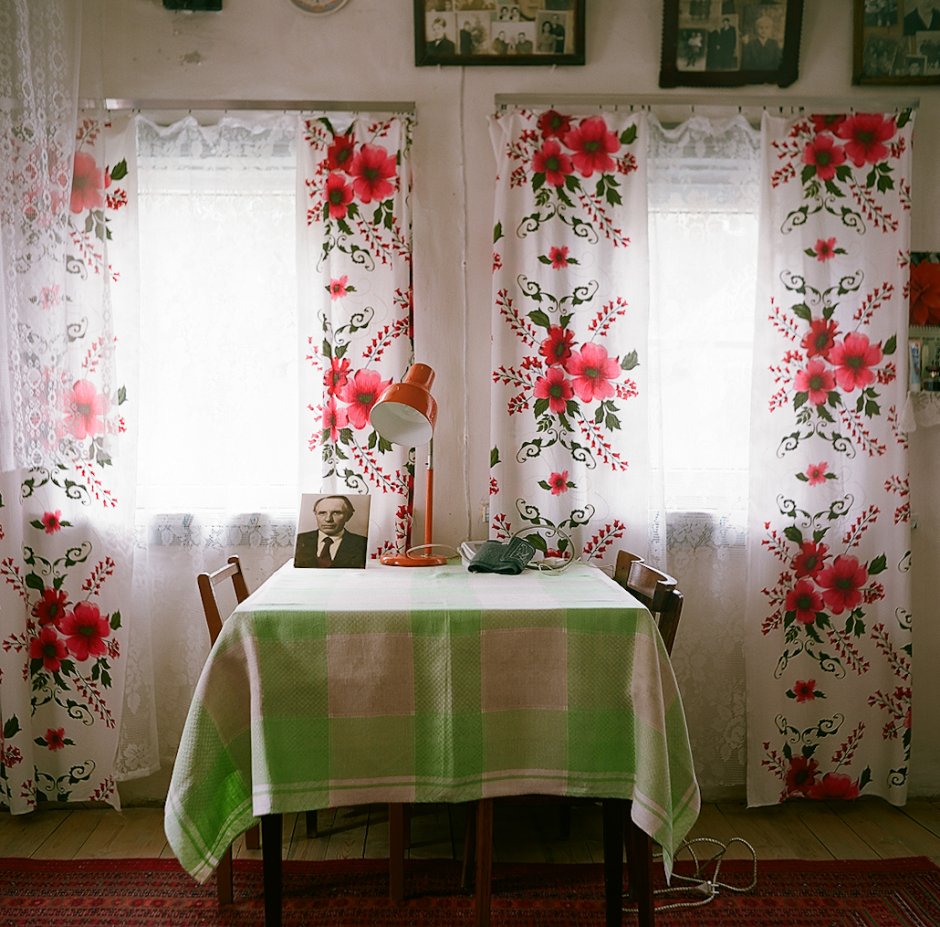 Старинные шторы в деревне