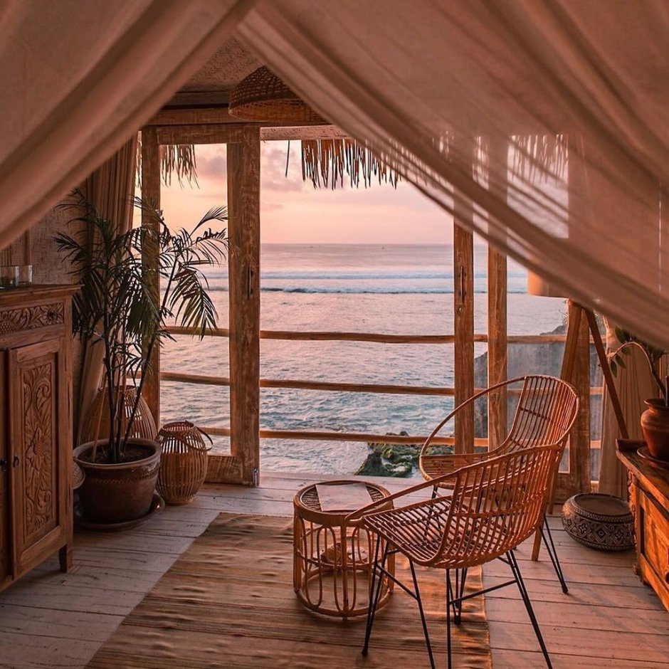 Уютный домик на берегу моря