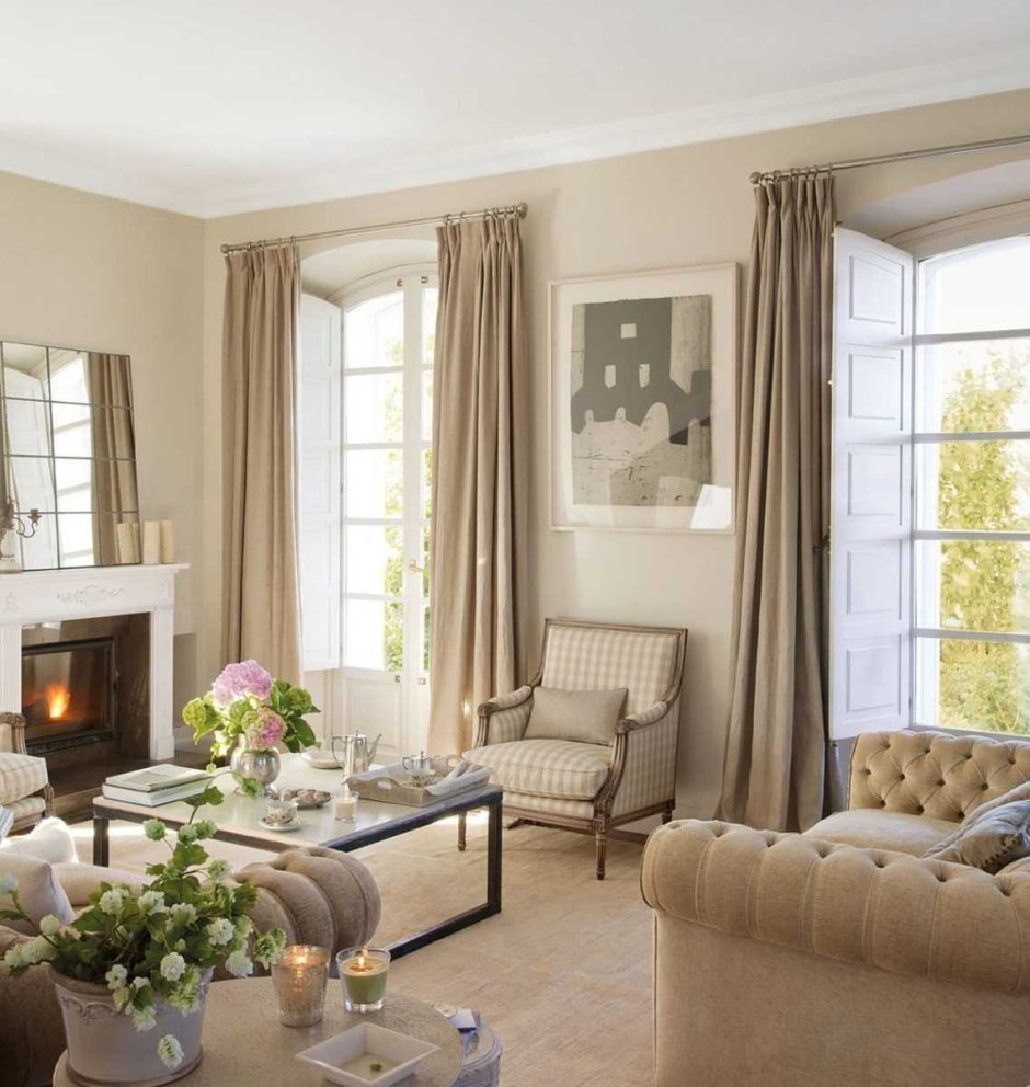Гостиная с двумя окнами