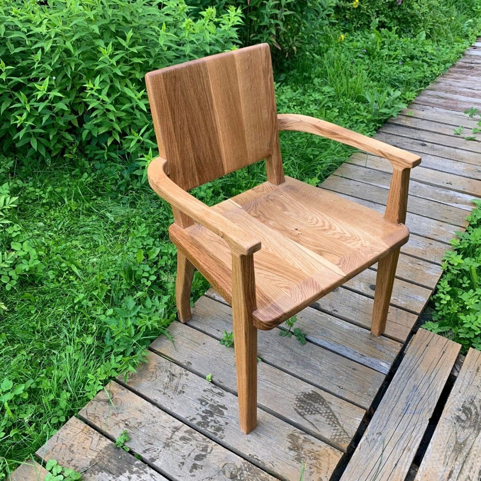 Кресло из дерева