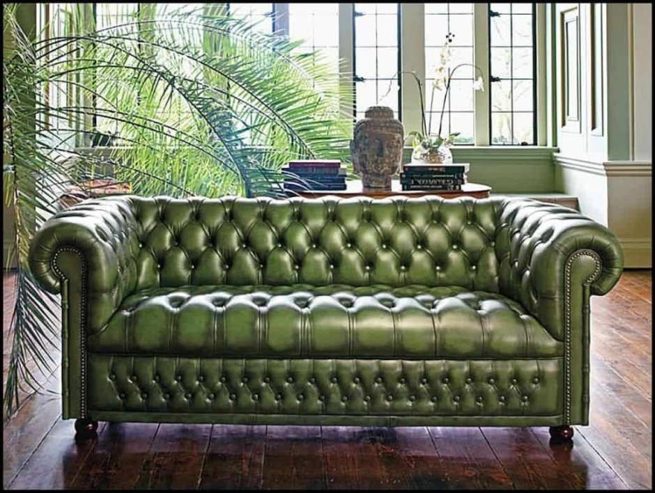 Кожаный диван в интерьере