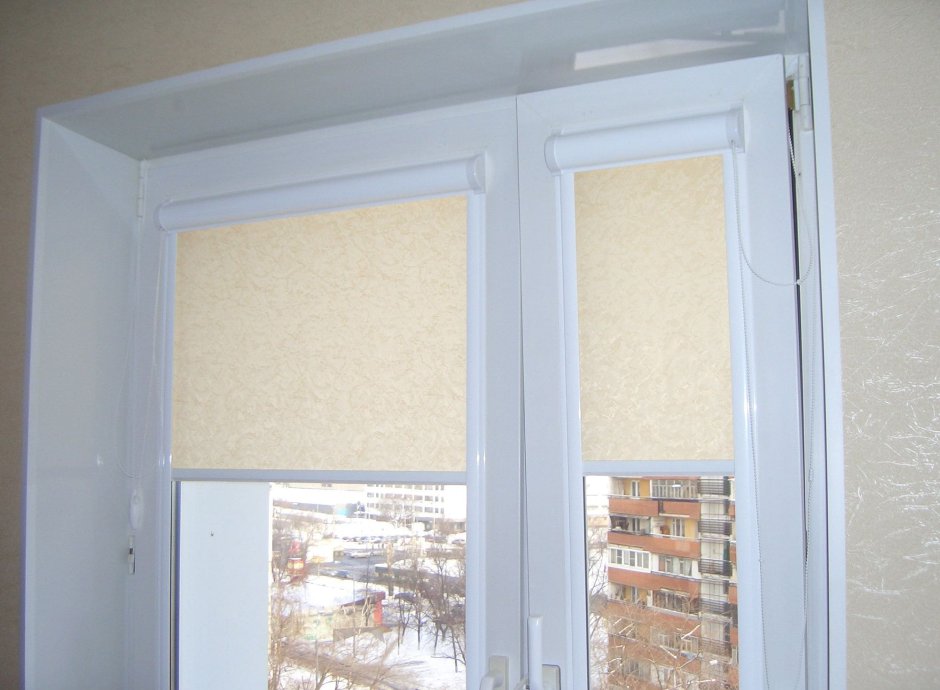 Рулонные шторы с направляющими на пластиковые окна